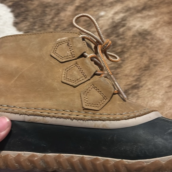 Woman’s Sorel Duck Boots - Picture 3 of 5